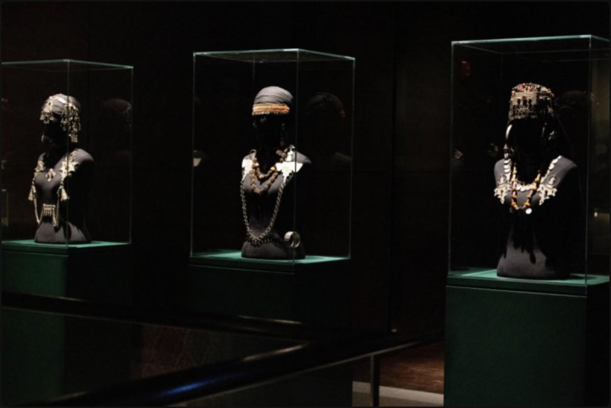 قطر-المغرب 2024: المجوهرات الأمازيغية الملكية تتألق في الدوحة قطر-المغرب 2024: المجوهرات الأمازيغية الملكية تتألق في الدوحة