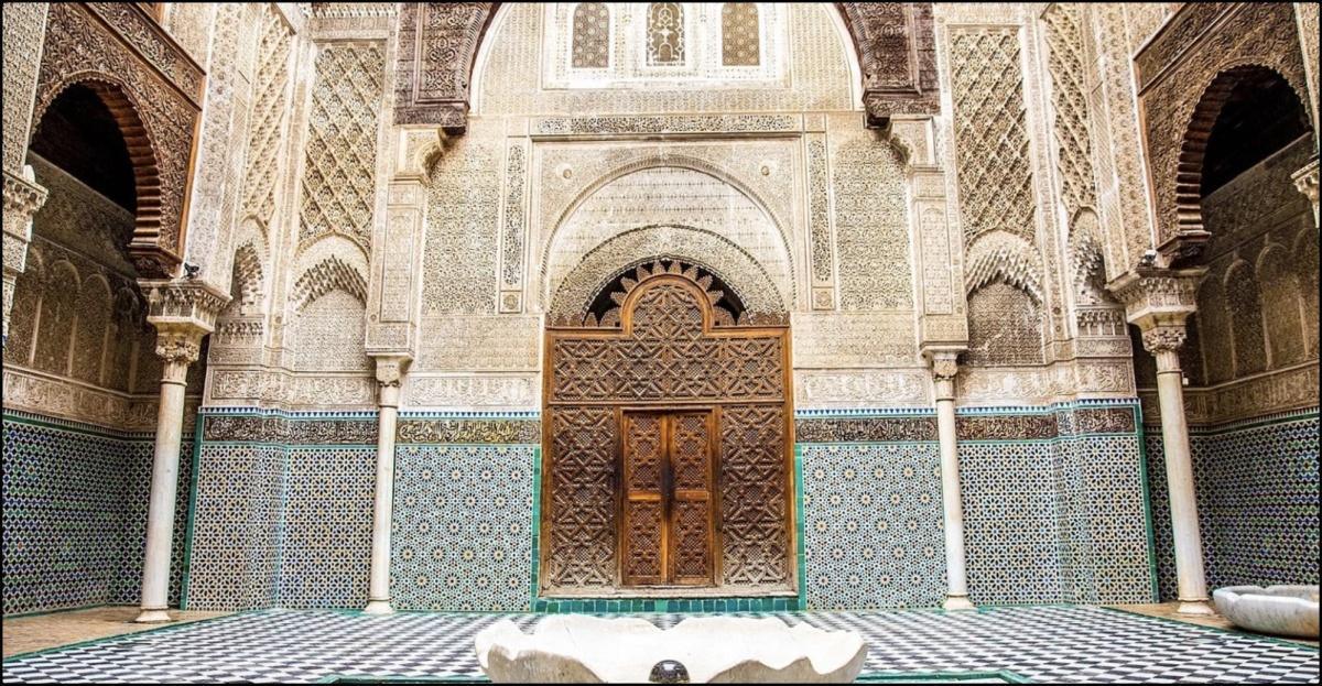فاطمة الفهرية: رائدة التعليم ومؤسسة أقدم جامعة في العالم