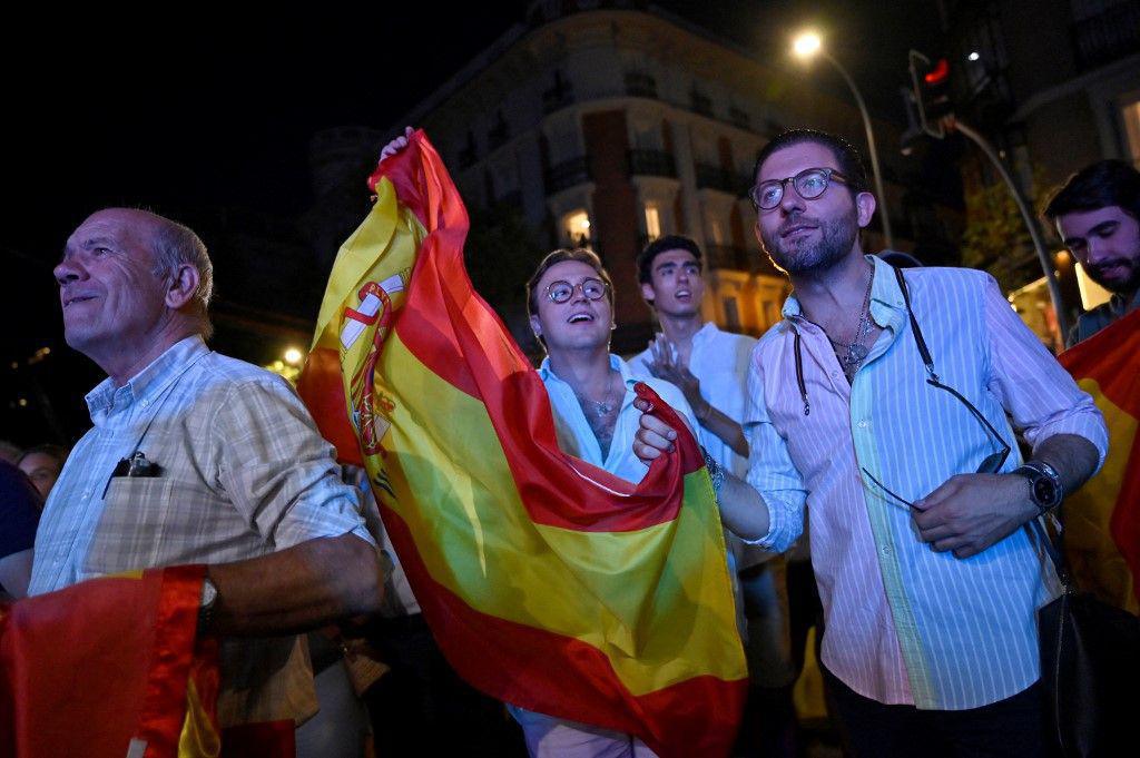 Elections en Espagne: les socialistes résistent à la droite