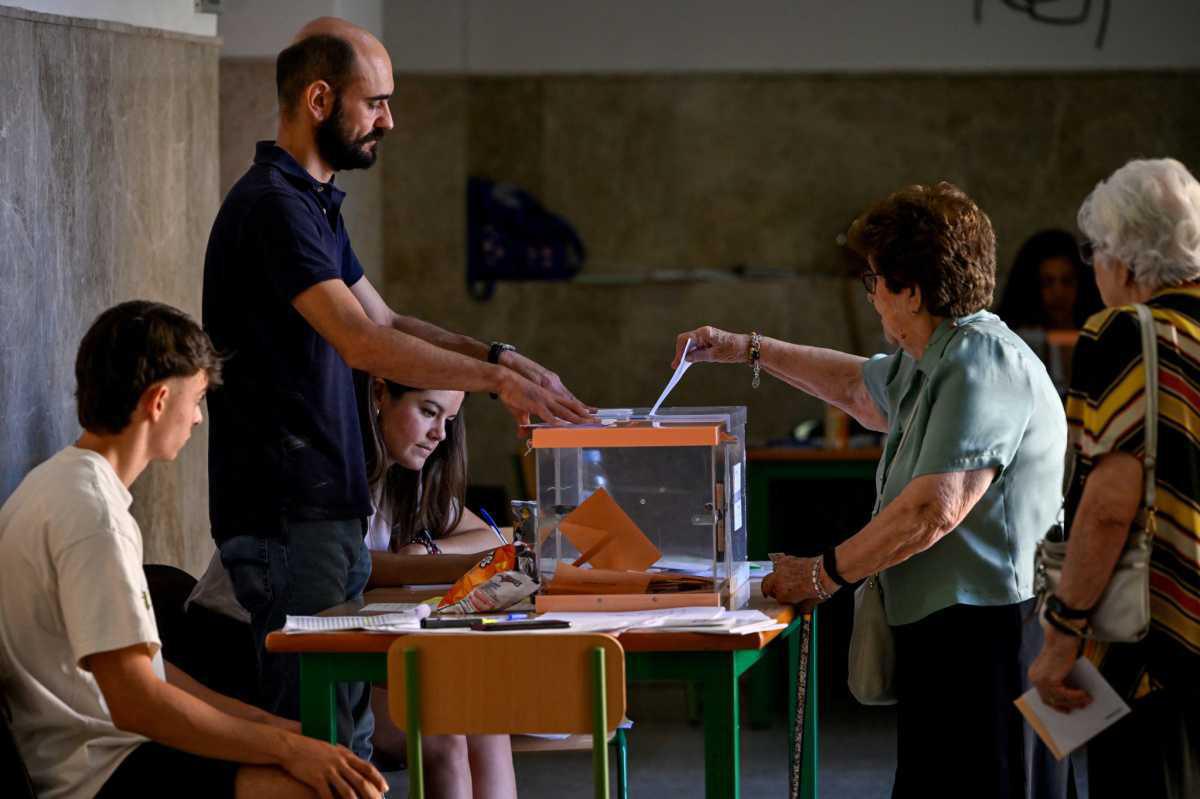Les socialistes espagnols ont surpassé les attentes lors des élections législatives, résistant plus que prévu aux partis de droite