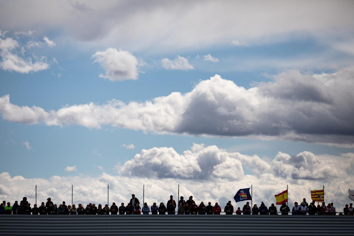 El viento complica las mangas clasificatorias de sábado en Motorland Aragón El viento complica las mangas clasificatorias de sábado en Motorland Aragón