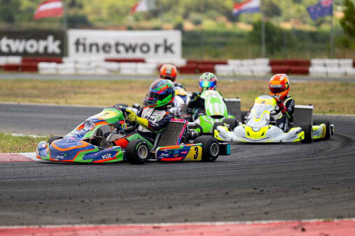 Chiva esquiva la lluvia en una espléndida jornada clasificatoria Chiva esquiva la lluvia en una espléndida jornada clasificatoria