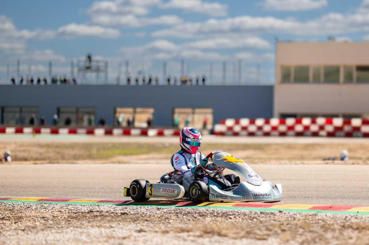 El viento no evita el espectáculo en el sábado de MotorLand Aragón