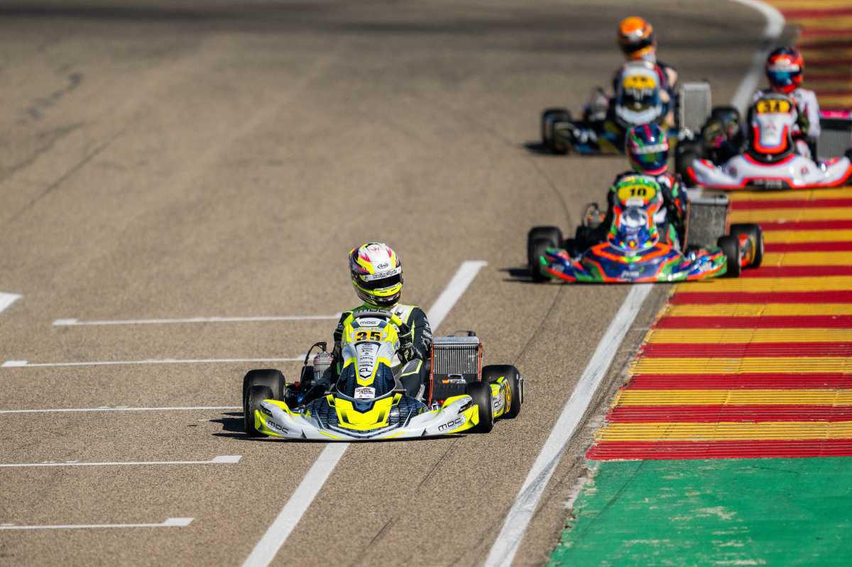 El viento no evita el espectáculo en el sábado de MotorLand Aragón