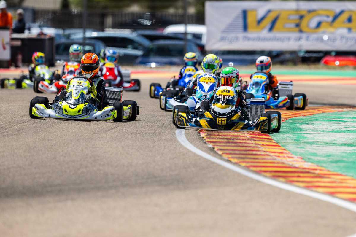 El viento no evita el espectáculo en el sábado de MotorLand Aragón