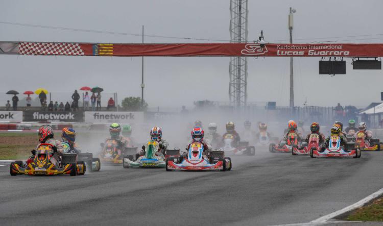 La lluvia anima la última jornada clasificatoria de 2024 en Chiva