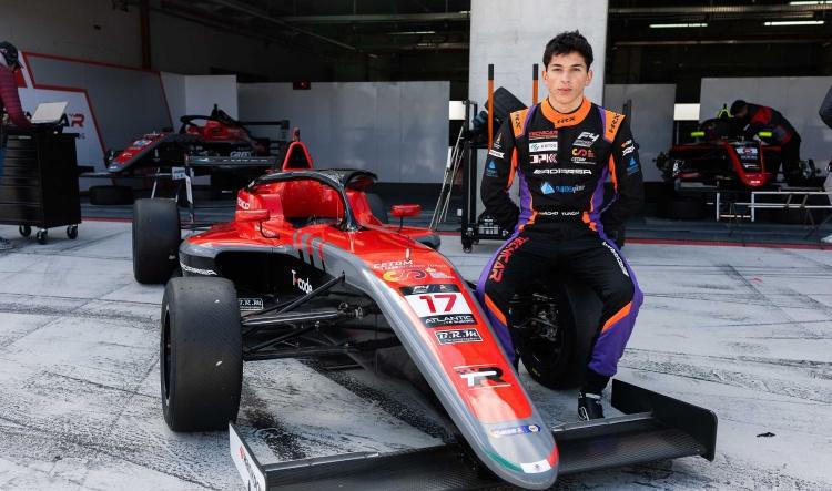 Nacho Tuñón, con la Beca CEK, en la F4 Spain esta temporada