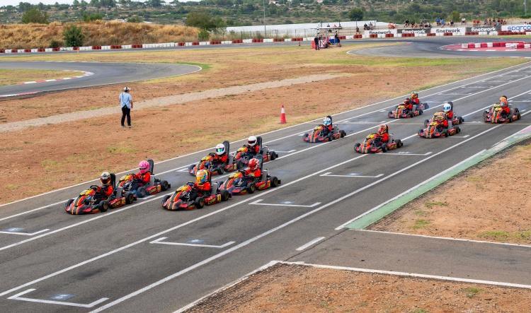Chiva esquiva la lluvia en una espléndida jornada clasificatoria