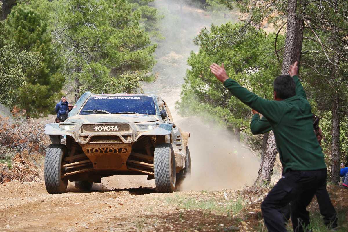 Recuenco-Cámara lideran en una primera jornada muy complicada en Cuenca