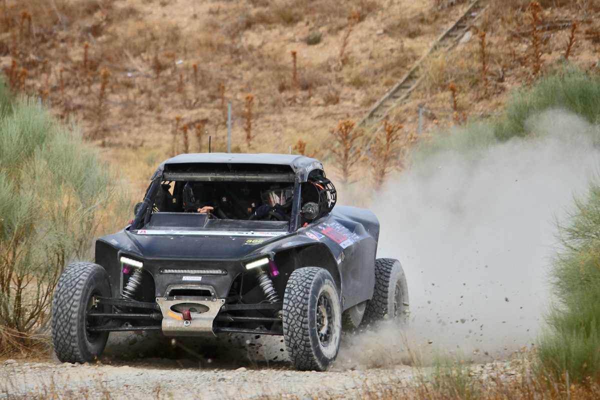 Santiago Carnicer y Sergio Peinado, campeones tras vencer en el Cierzo Rally Ejército de Tierra Santiago Carnicer y Sergio Peinado, campeones tras vencer en el Cierzo Rally Ejército de Tierra