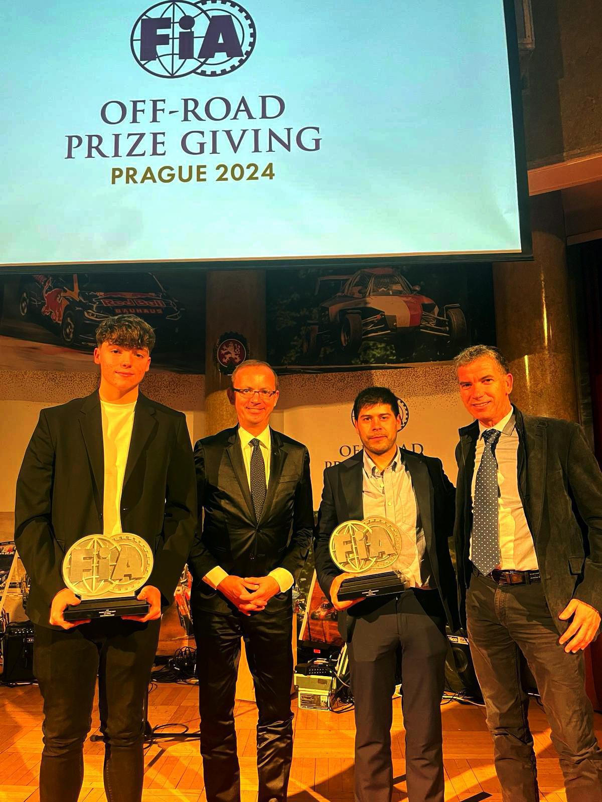 Iván Piña y Diego Martínez recogieron sus galardones en la Gala Off Road de la FIA Iván Piña y Diego Martínez recogieron sus galardones en la Gala Off Road de la FIA