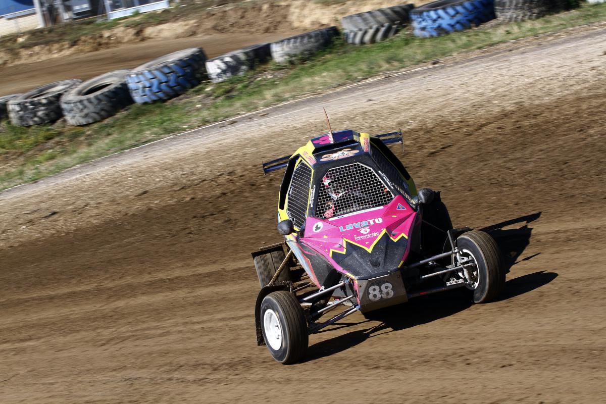 Roberto Martínez y Carlos Hernando sentencian en División 1 y Buggy respectivamente