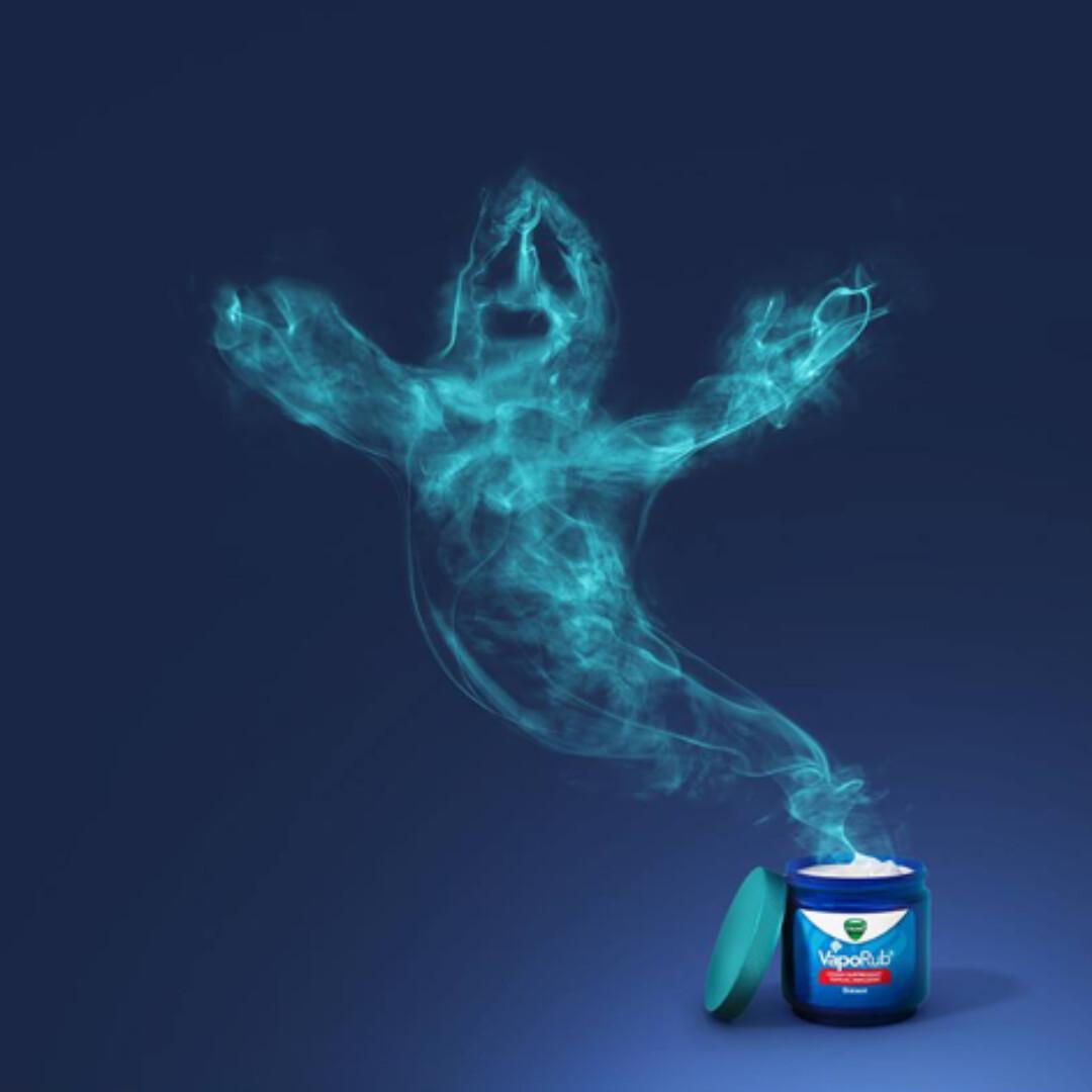 Vicks Vaporub – Il potere di stare bene anche a Halloween! 🎃🩵