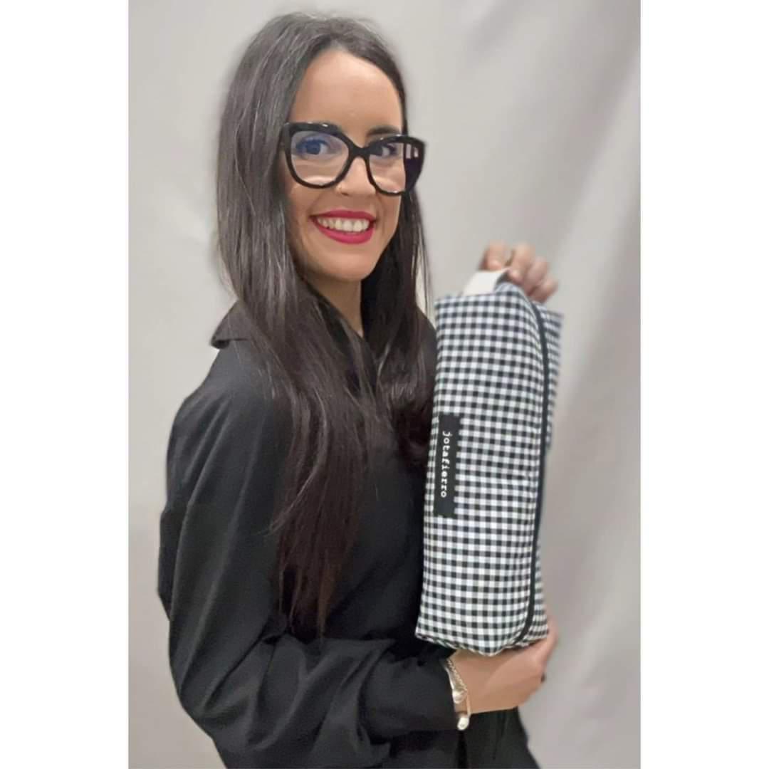 Jota Fierro esta a la Moda Jota Fierro esta a la Moda