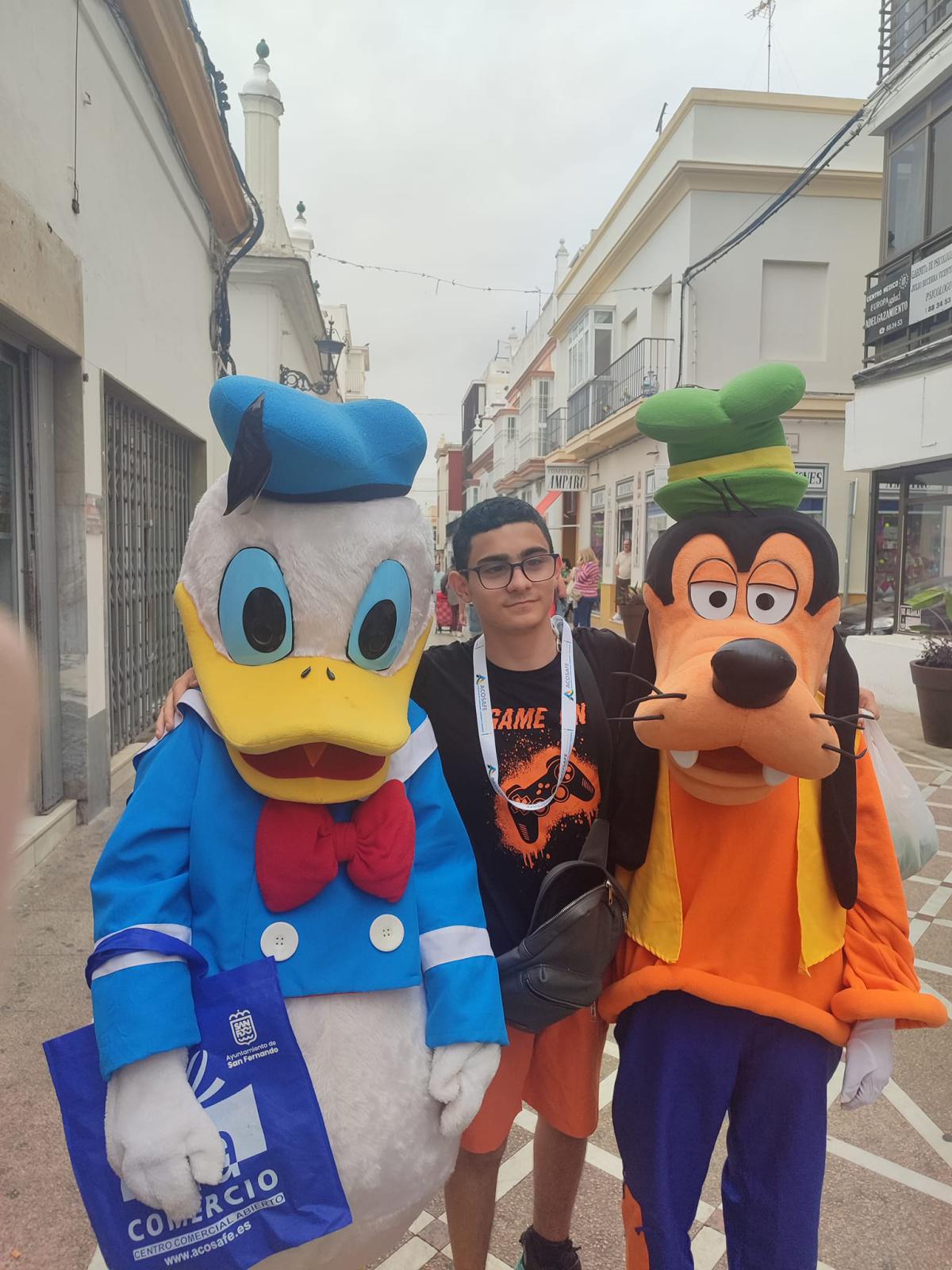 Pato Donald y Goofi salen en El Street Market