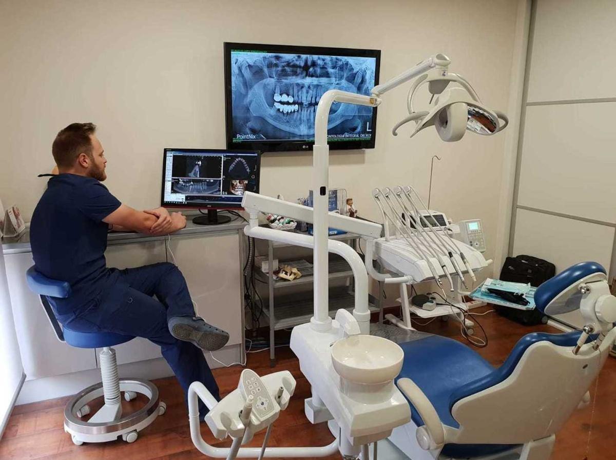 CLINICA DENTAL FERNANDO ROMÁN CLINICA DENTAL FERNANDO ROMÁN