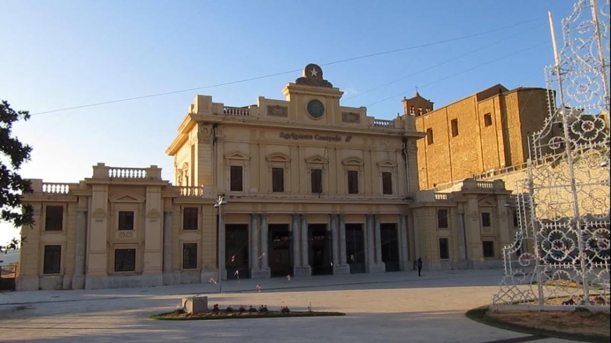 Stazione Centrale F.S. - Central Railway Station (F.S.)