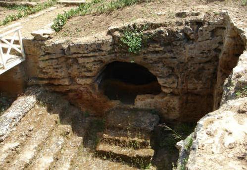 Necropoli e Tombe - Necropolis and Tombs