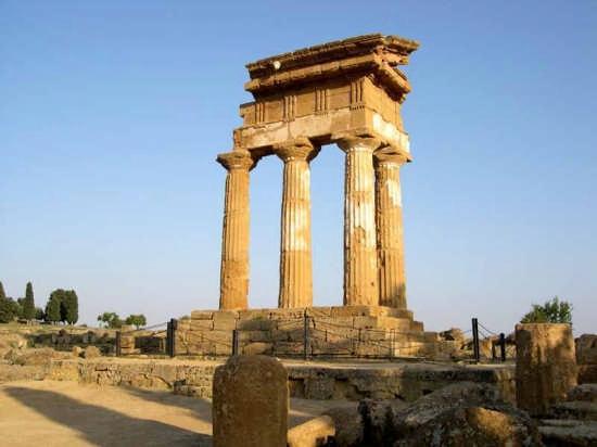 Tempio di Castore e Polluce (dei Dioscuri) - Temple of Castor and Pollux (Temple of the Dioscuri)