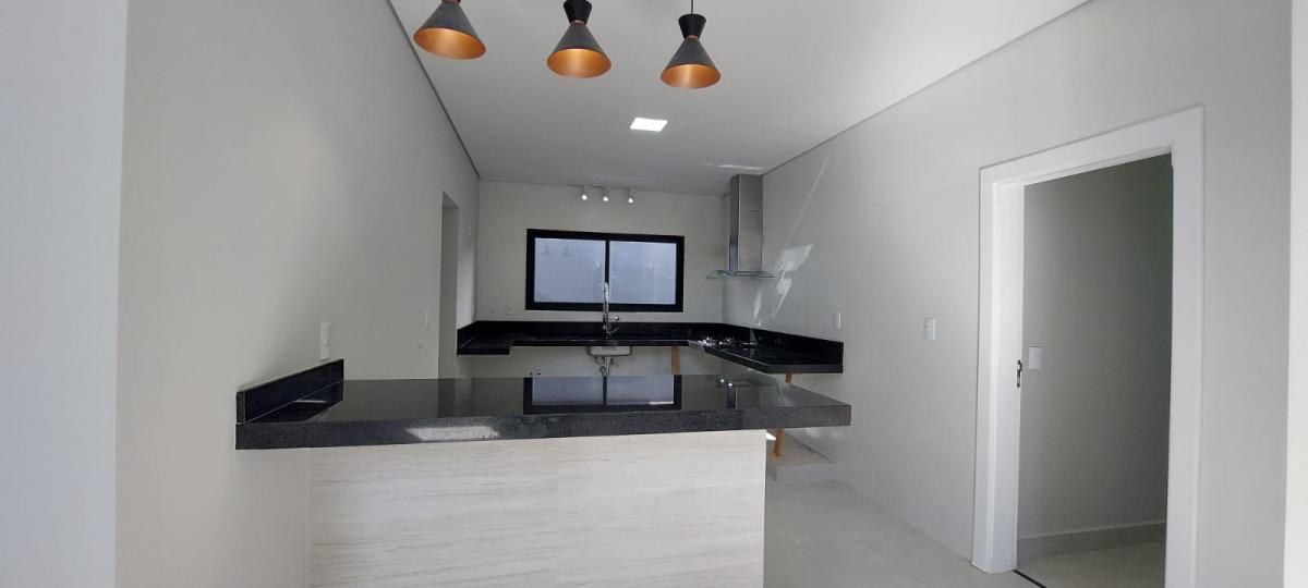 Casa 3 Dormitorios com suite - Condomínio Residencial Terras do Cancioneiro - Investe Imovel