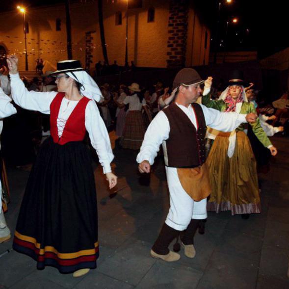 BAILE DE MAGOS DE ADEJE