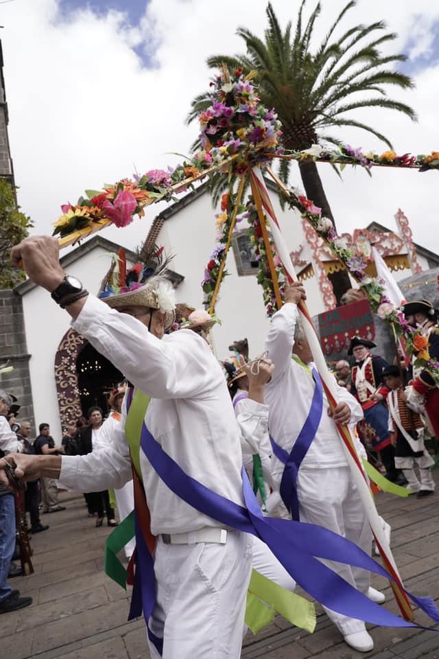 Raíces y Flores: La Danza de Tegueste