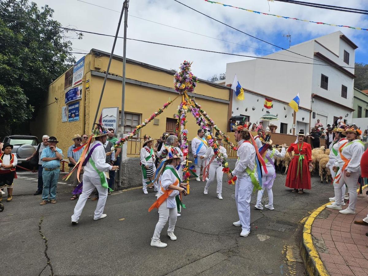 Raíces y Flores: La Danza de Tegueste