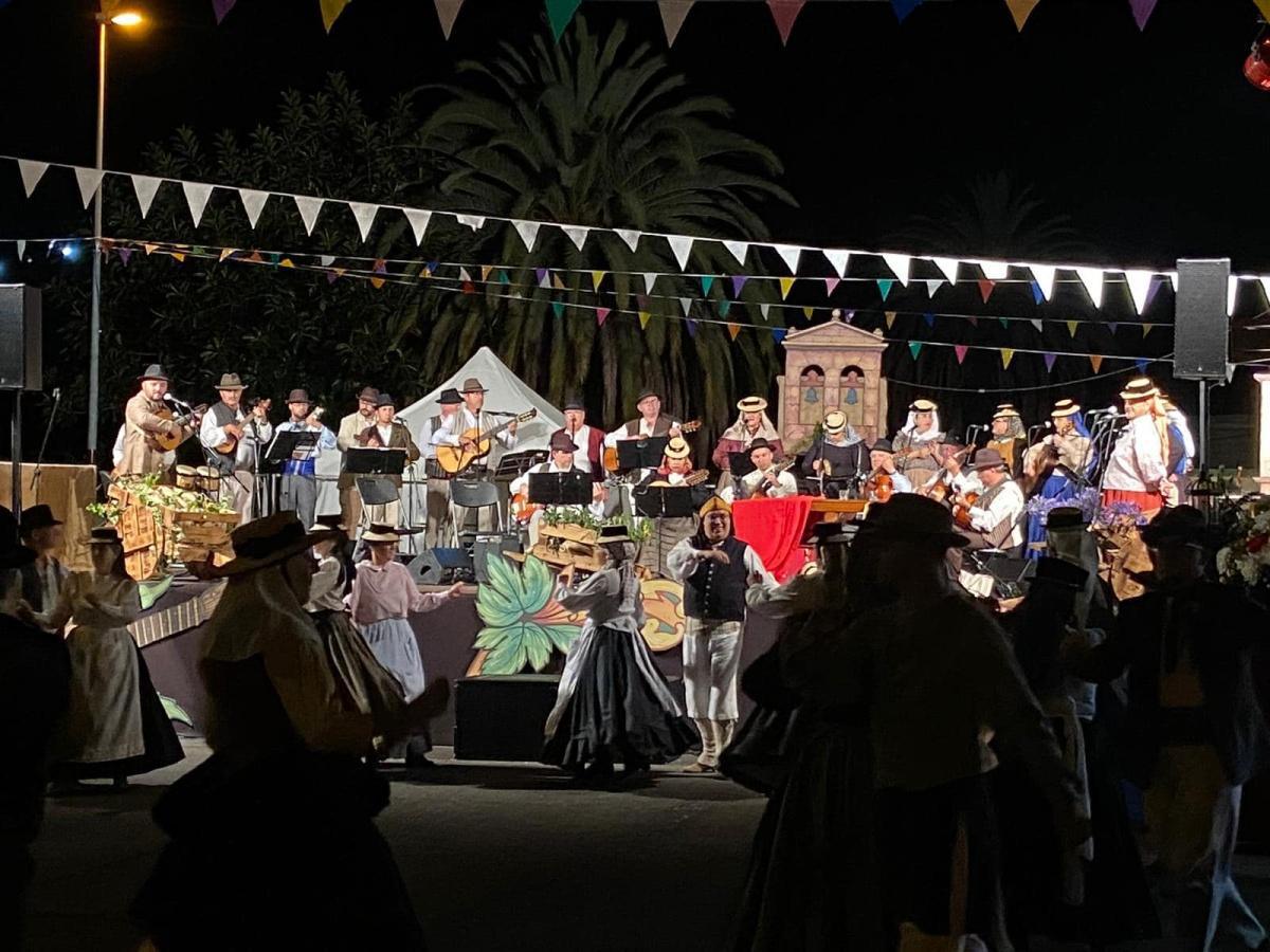 BAILE DE MAGOS DE LA CRUZ DE LA VERA