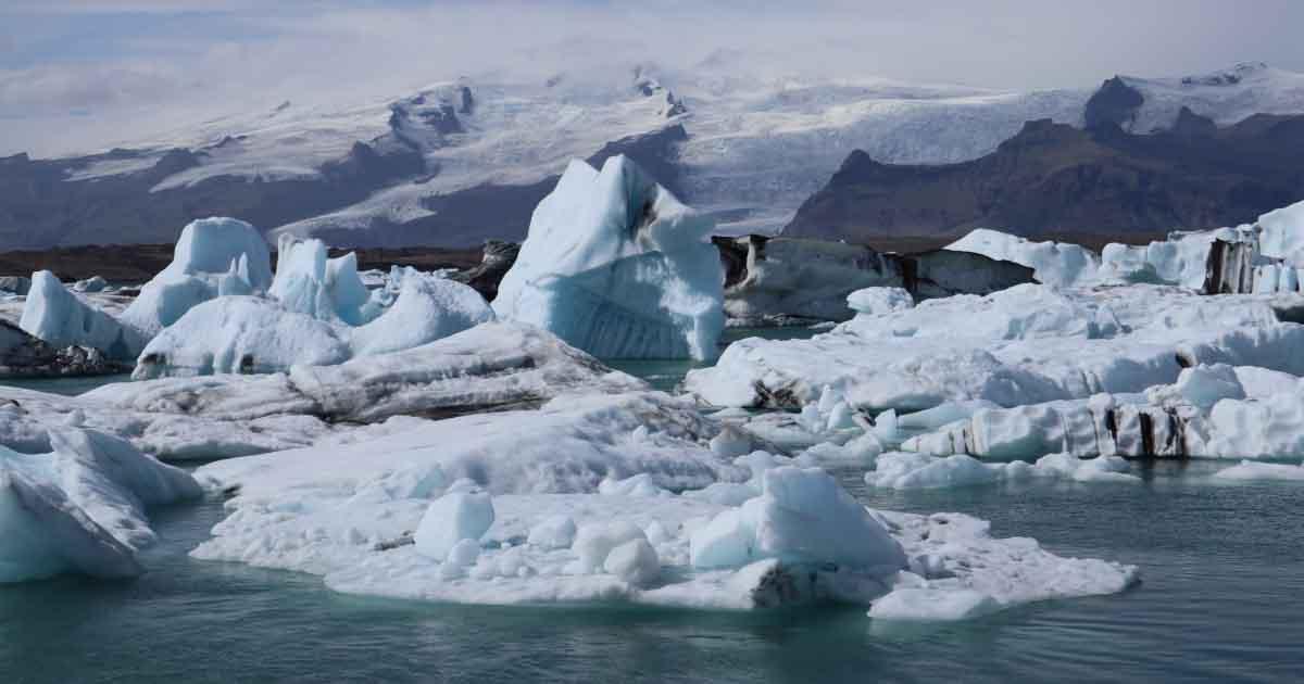 El agua no solo limpia. También revela.