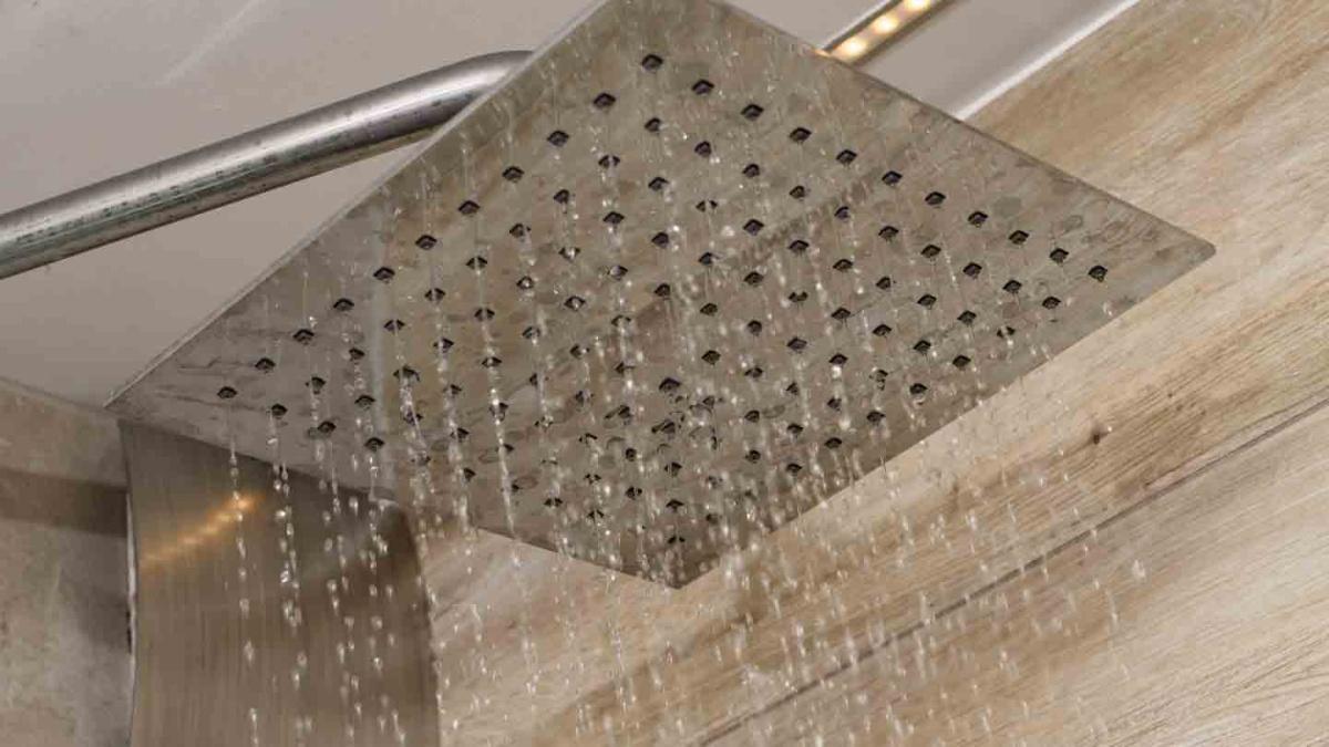Cómo prevenir la legionelosis en tu rutina. Recuerda: Agua estancada, riesgo invisible.