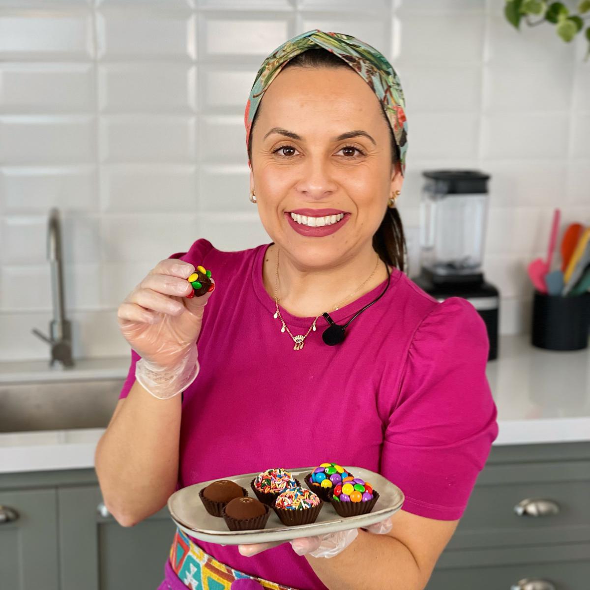 Ex-professora de Química, que se tornou professora de confeitaria, realizou curso presencial em Orlando