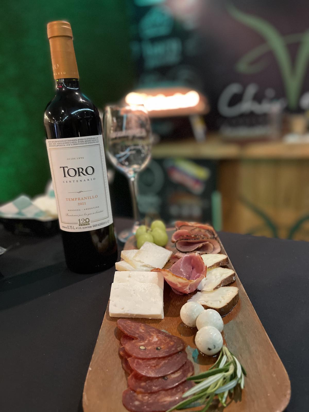 Gabriel Balbas - Cata de quesos, chocolates y vino