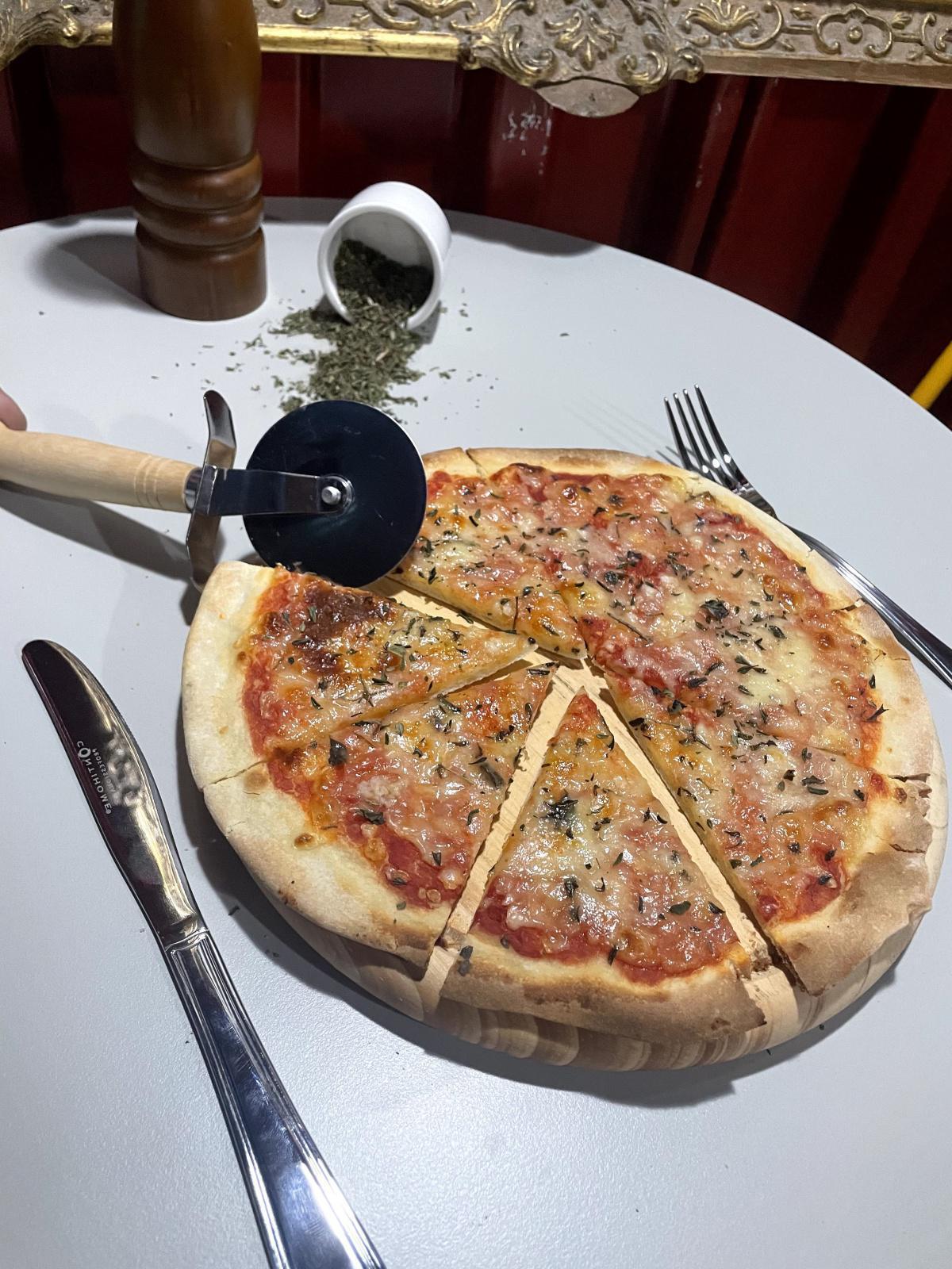 ALL YOU CAN EAT DE PIZZA Y SHOW MUSICAL