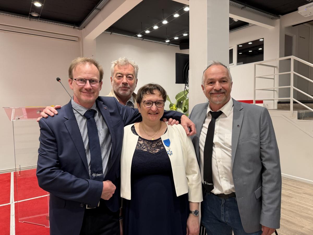 Le SNATT aux côtés de Nancy Noël lors de la remise de l’Ordre national du Mérite Le SNATT aux côtés de Nancy Noël lors de la remise de l’Ordre national du Mérite