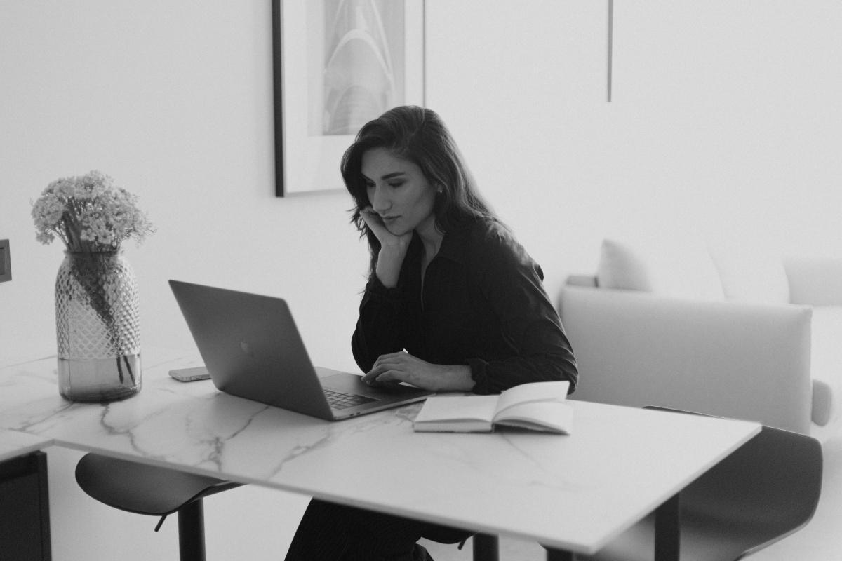 Comment le télétravail favorise le syndrome de l’imposteur