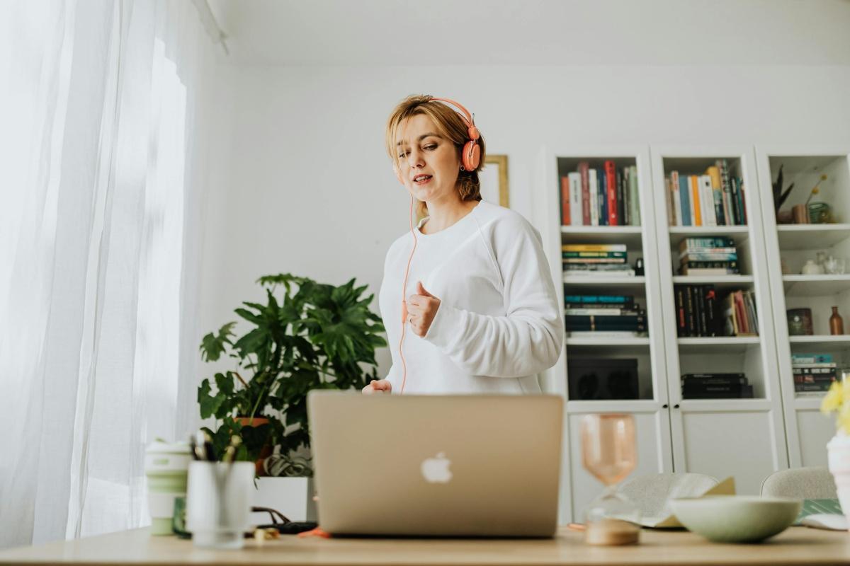 Vous écoutez de la musique en travaillant ? Voici pourquoi ce n’est peut-être pas une bonne idée