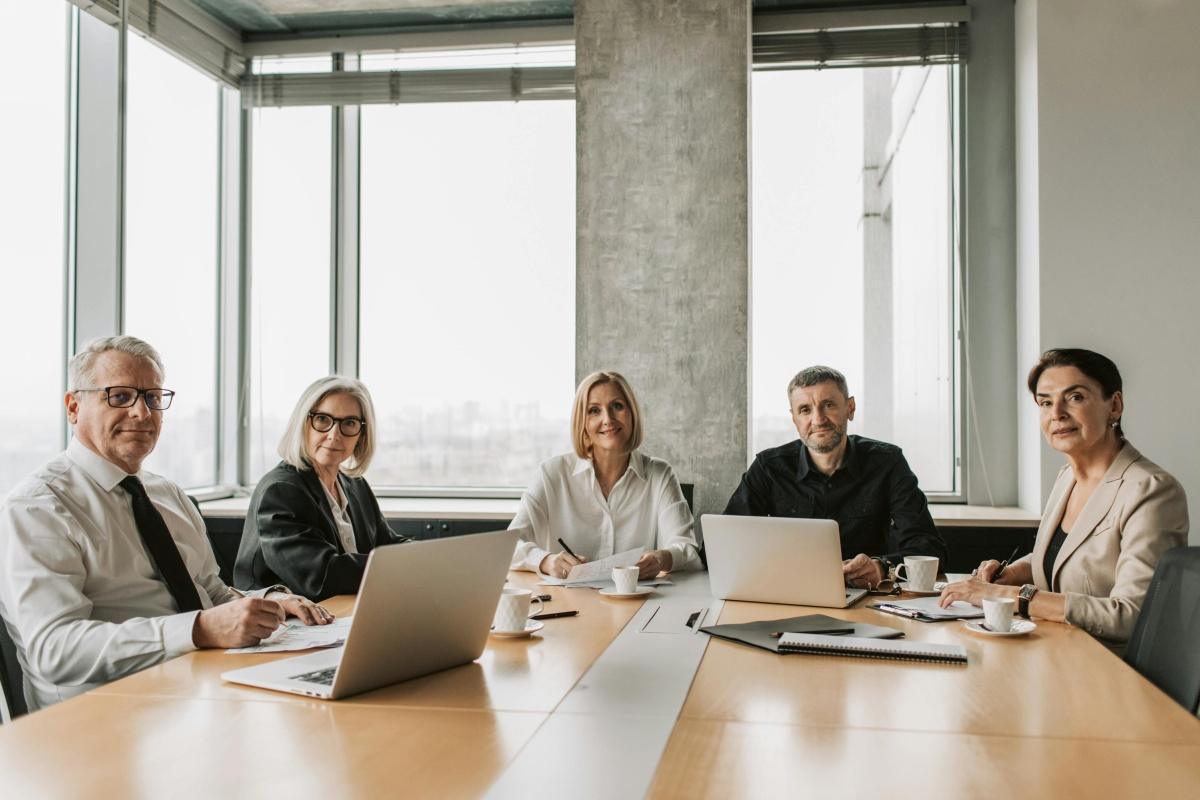 Emploi : les seniors «sont une richesse si on leur donne les moyens de contribuer pleinement»