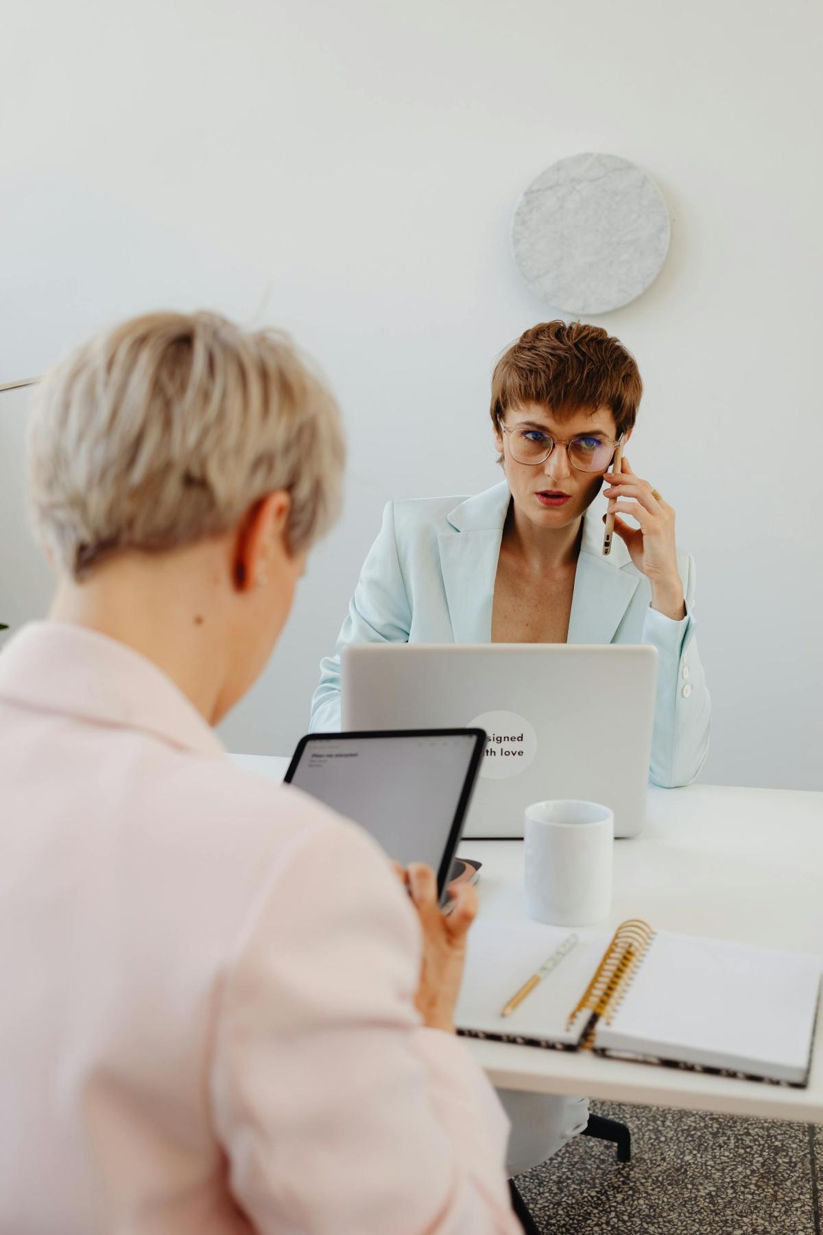 Les femmes managers attirées par les fonctions de dirigeantes, mais réticentes face aux inconvénients