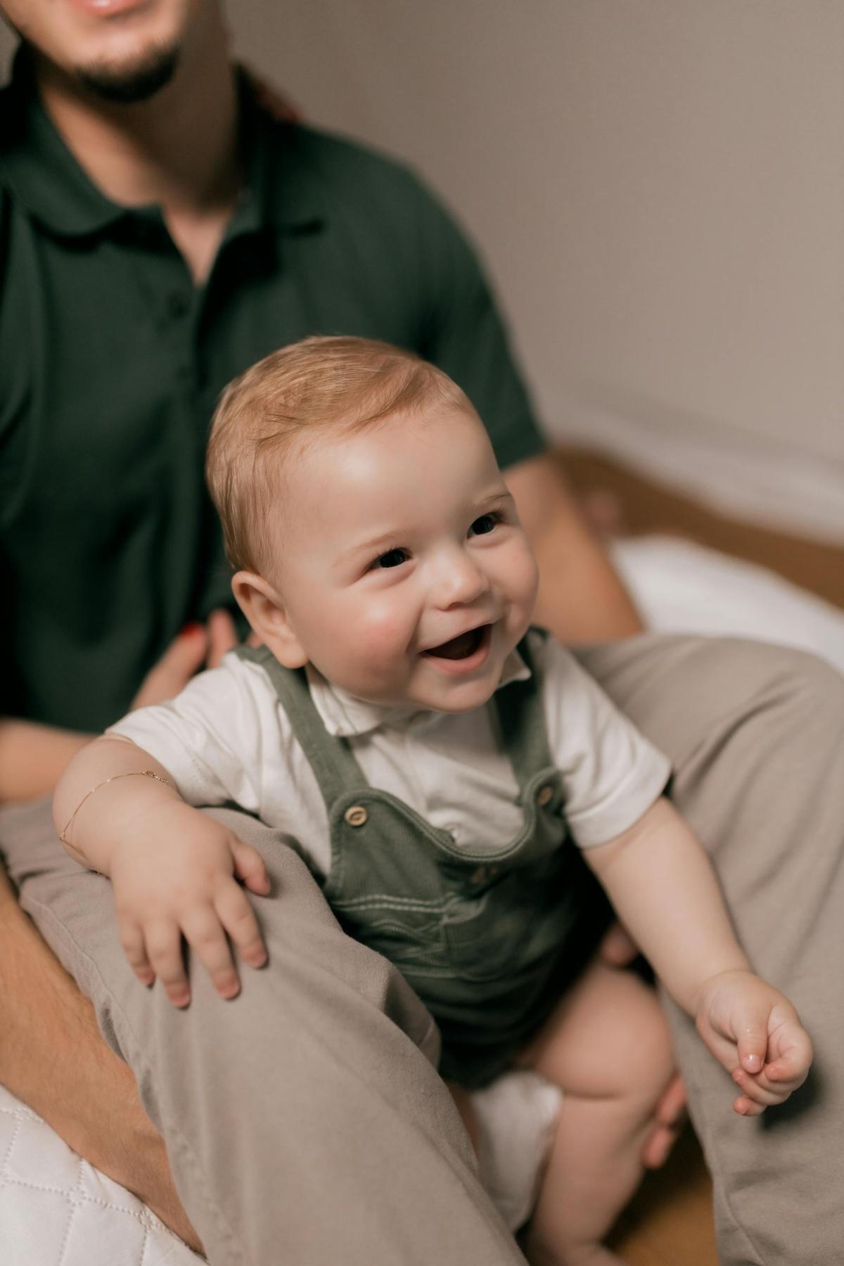 Le ministère de la Santé annonce que le nouveau congé de naissance n'entrera en vigueur qu'en juillet 2026 (au lieu de janvier)