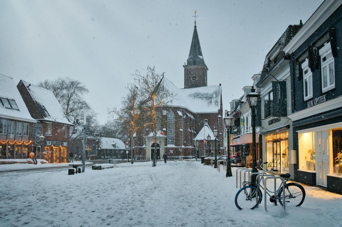 Neige : mon employeur peut-il me sanctionner en cas d’absence, retard ou départ du bureau ?