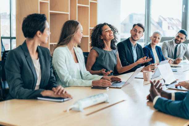 « Trente personnes autour de la table, cinq qui parlent » : pourquoi tant de réunions n'aboutissent à aucune décision