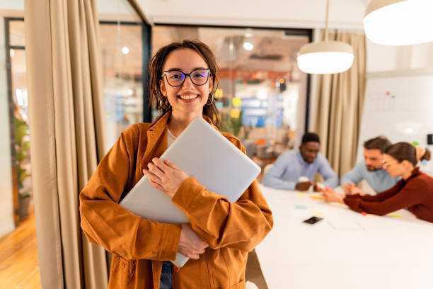 « Réduire le recrutement des jeunes diplômés à cause de l'IA serait une erreur stratégique du conseil et de l'audit » : la réponse tranchée de la DRH de KPMG