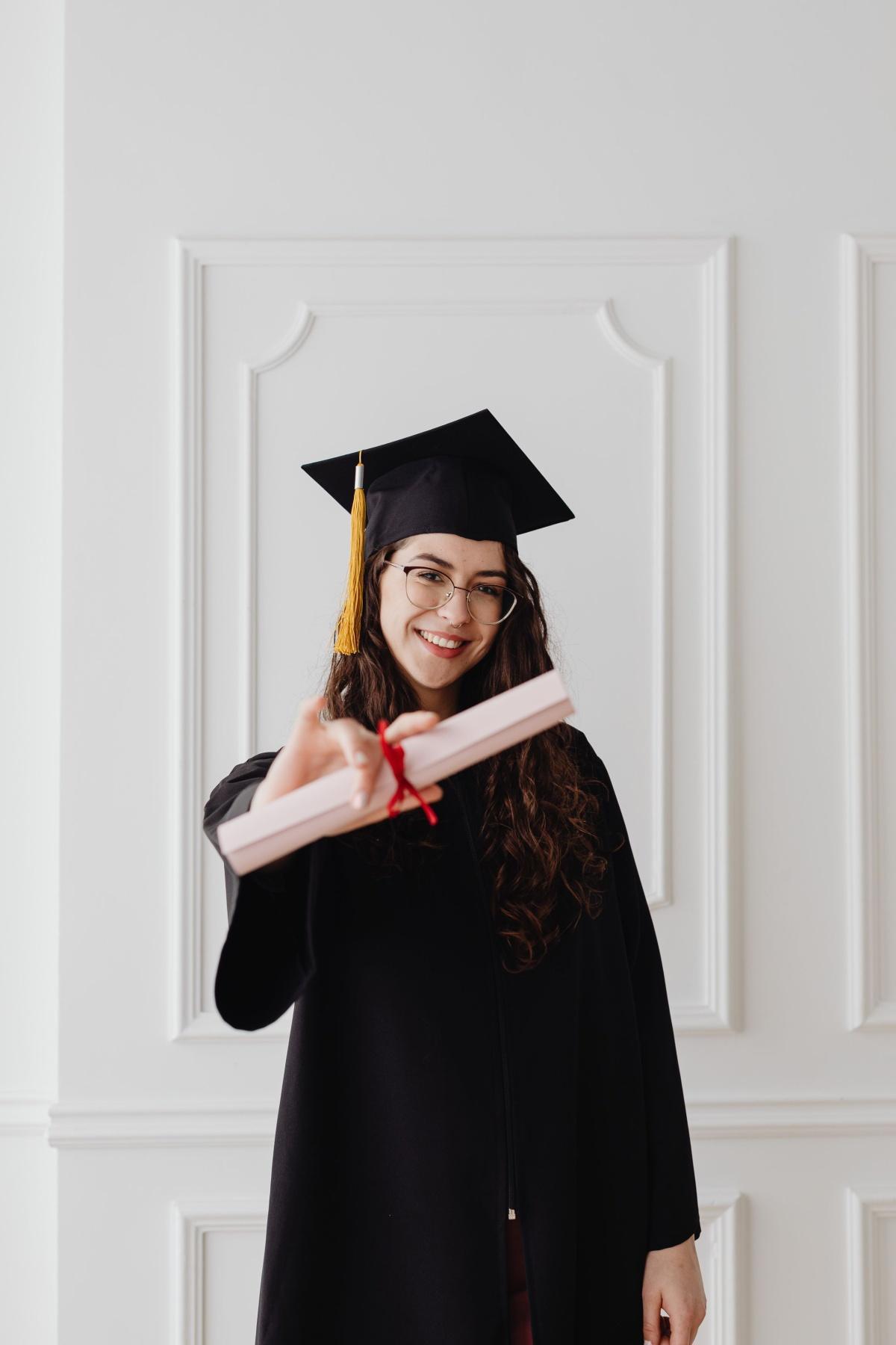 Valider son diplôme est-il encore nécessaire pour faire carrière ? La réponse chiffrée de l'Insee
