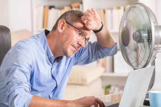Canicule : short, débardeur, tongs… Ces vêtements sont-ils autorisés au travail ?