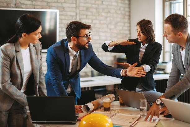 Conflits au travail : le manager peut-il se poser en médiateur entre ses collaborateurs ?