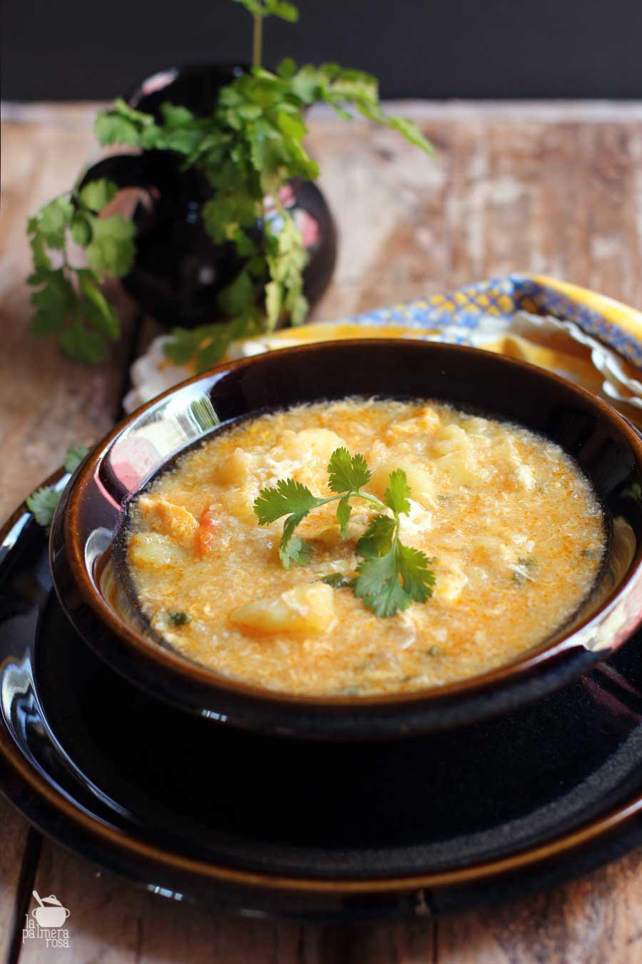 Caldo De Papas Y Huevos Con Cilantro