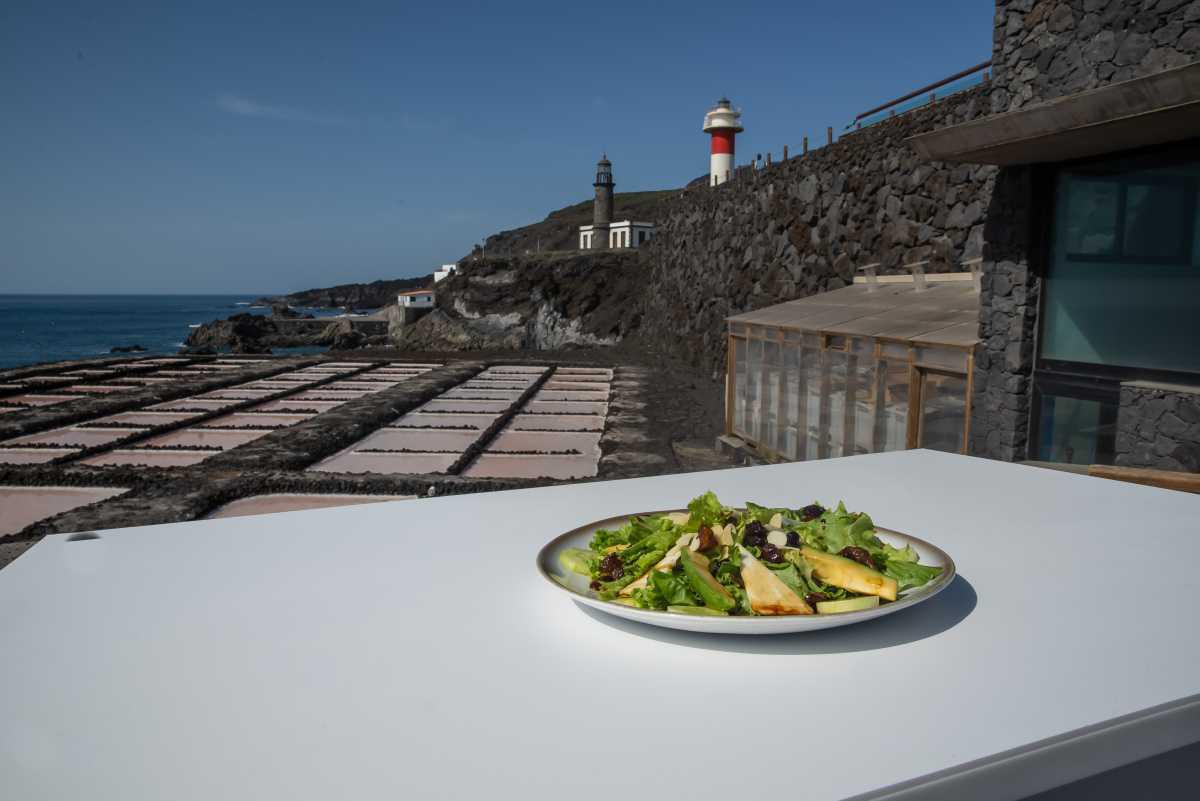 Ensalada Tibia De Frutos Pasados, Queso Palmero Y Malvasía