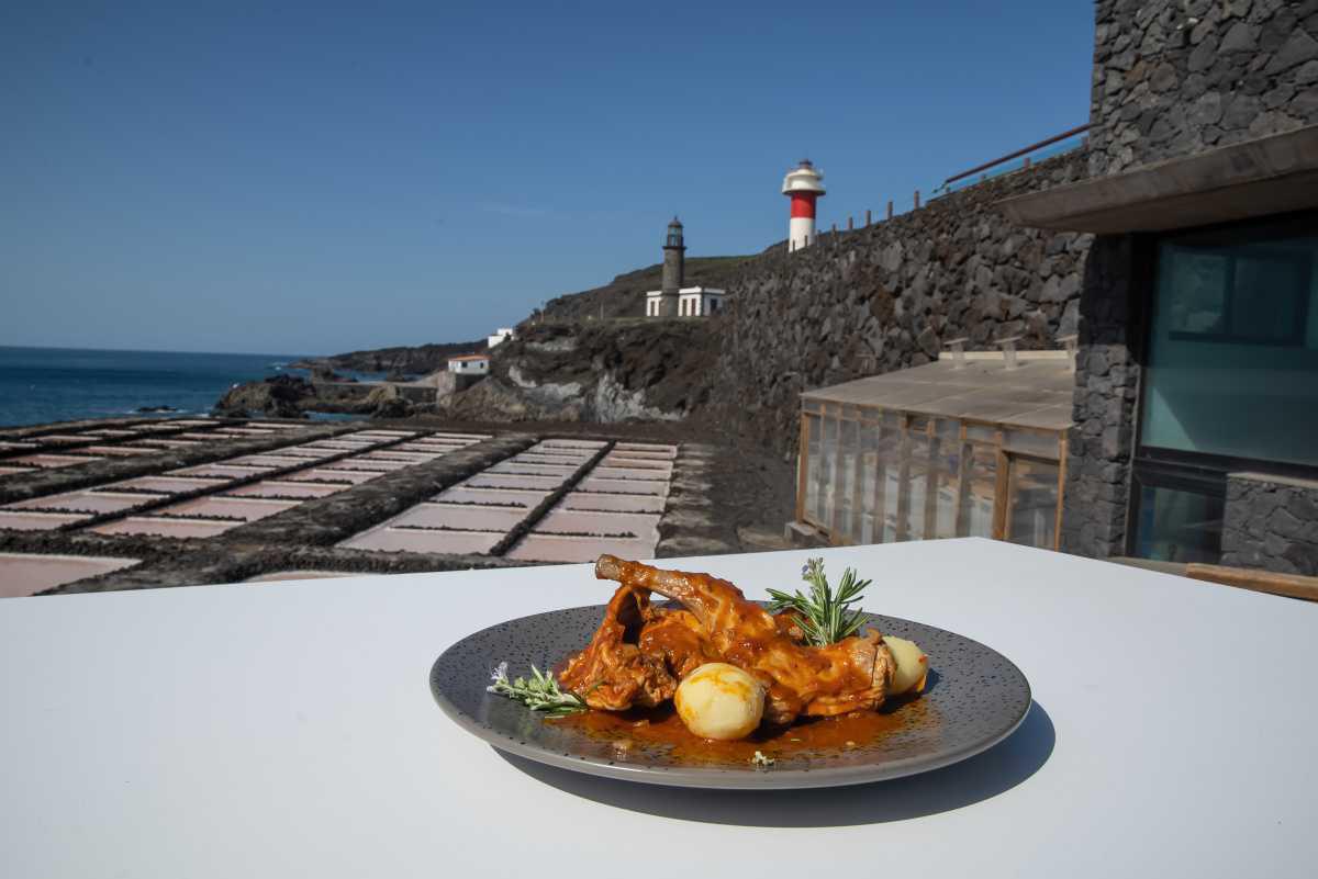 Conejo En Mojo Palmero Hervido Y Boniatos De Fuencaliente