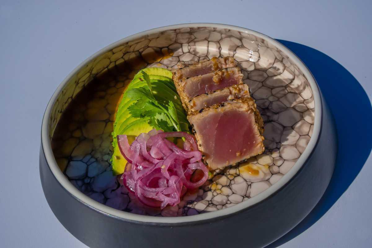 Tataki De Atún Con Salsa Ponzu Y Plátano Crujiente 