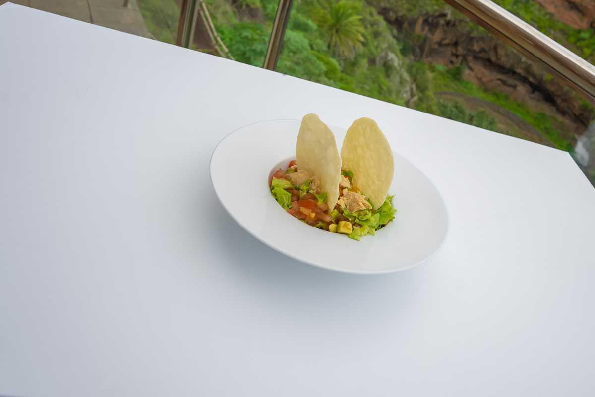 Ensalada De Bonito Fresco Con Vinagreta De Plátano